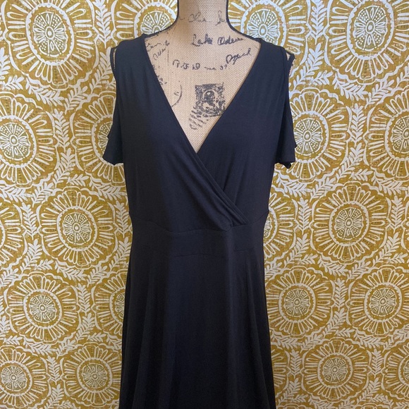 Torrid Black Jersey Cold Shoulder Maxi Dress size 1X - Picture 3 of 12